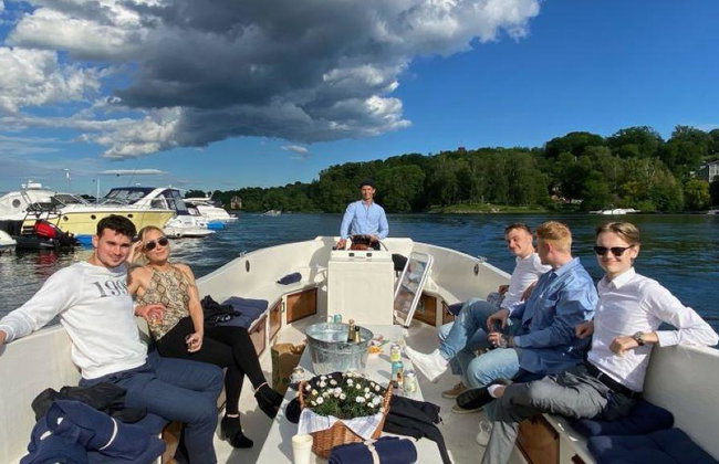 100% Electric Open Boat Private Hire - Photo 2